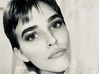 webcam strip tease show UdelaHailey