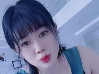 masturbating camgirl YueXiaoyue